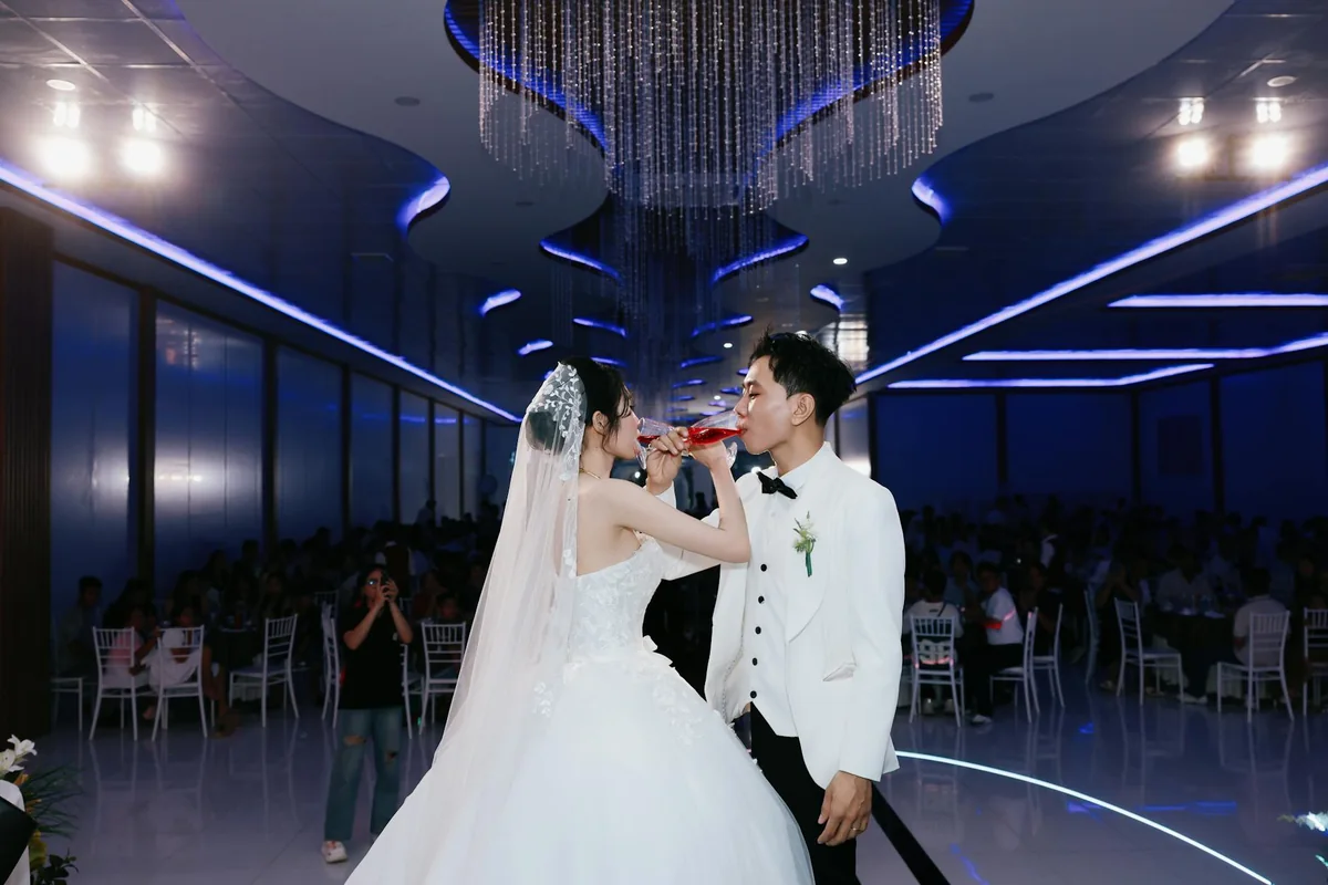 服务指南操作流程示意图，展示从接入准备到任务管理的完整路径